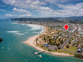 Sans Souchi - Whangamata Holiday Home